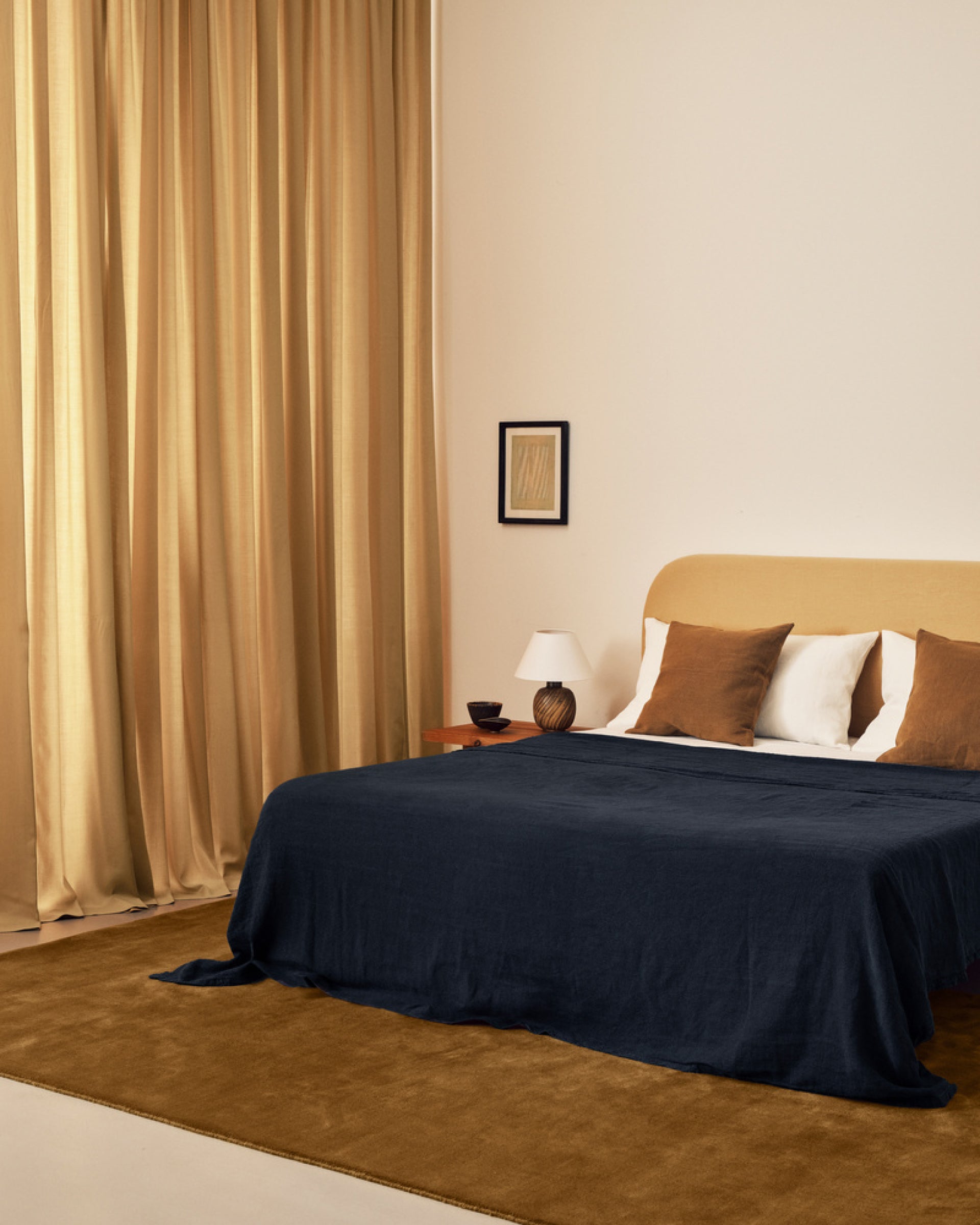 Essentials,  Leo Curtain